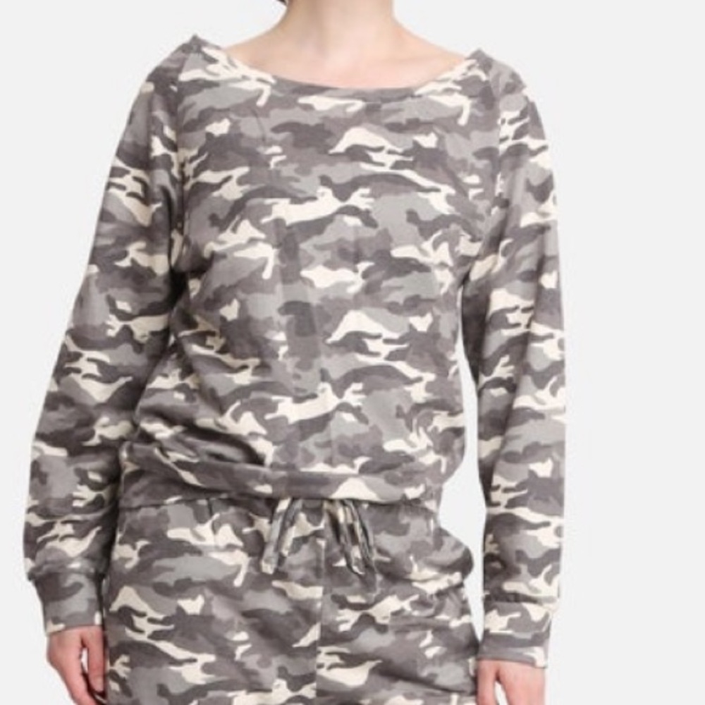 NWT Boutique Camo Sweatshirt size s/m